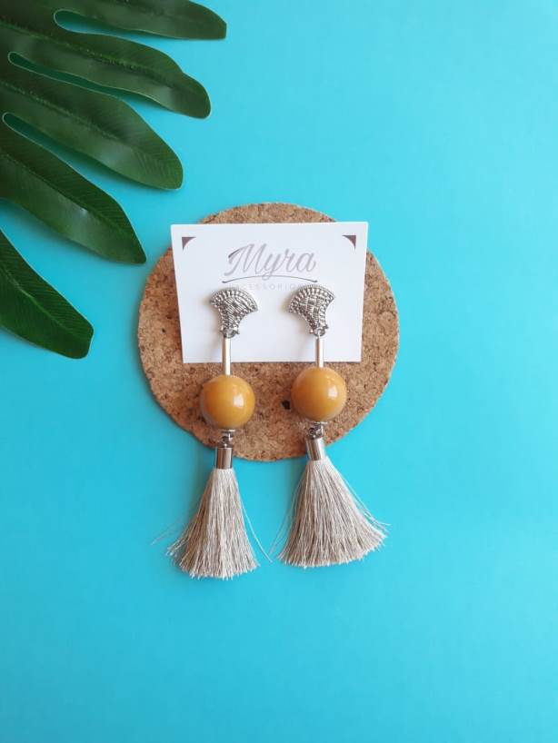 Brinco Tassel Beje